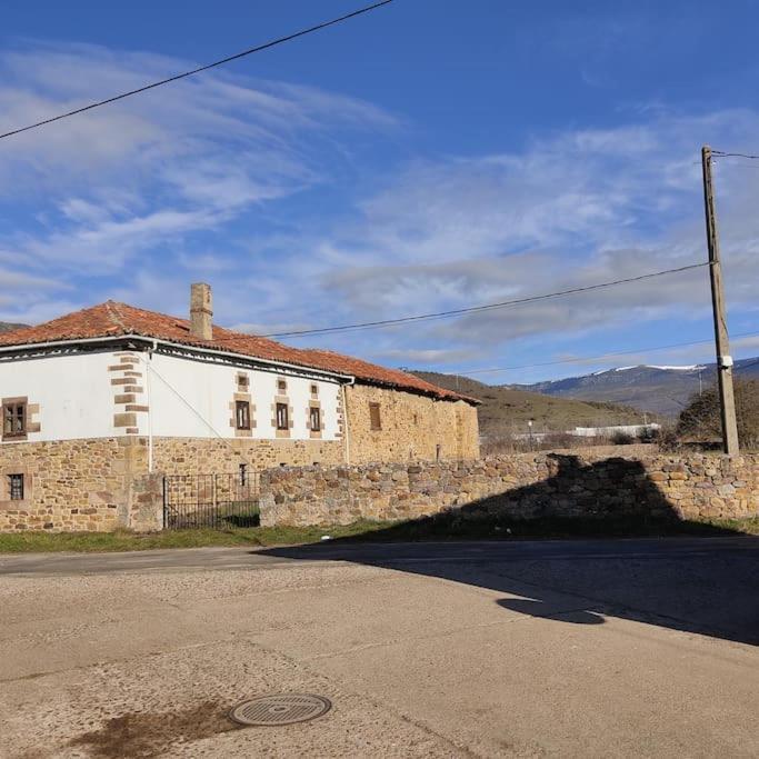 Villa La Casa De La Tina Porquera de Santullan Exterior foto